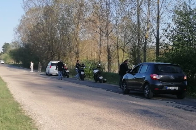 Bilecik Pazaryeri'nde motosiklet otomobile arkadan çarptı!