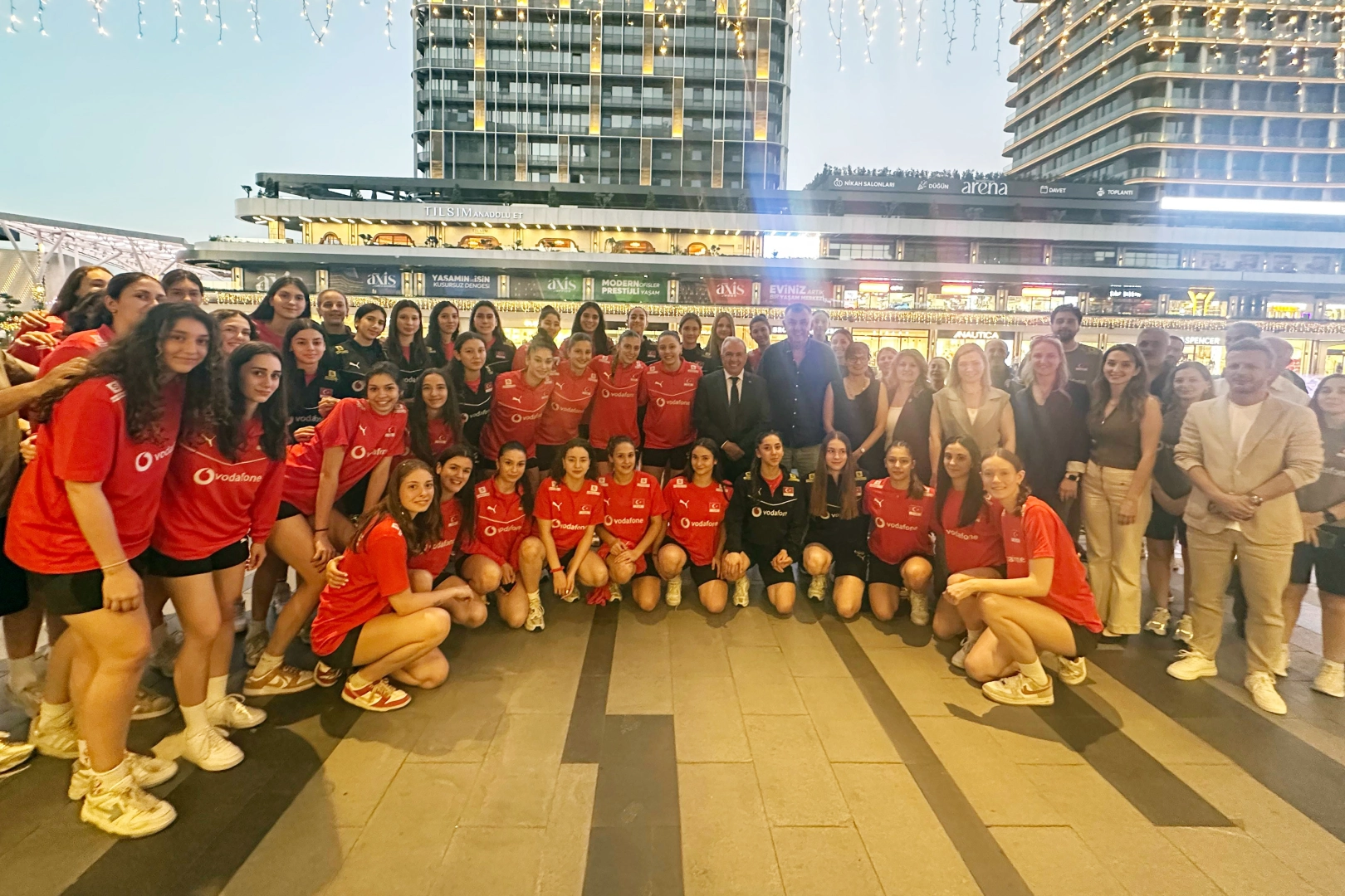 Filenin genç sultanlarına Bursa'da moral yemeği