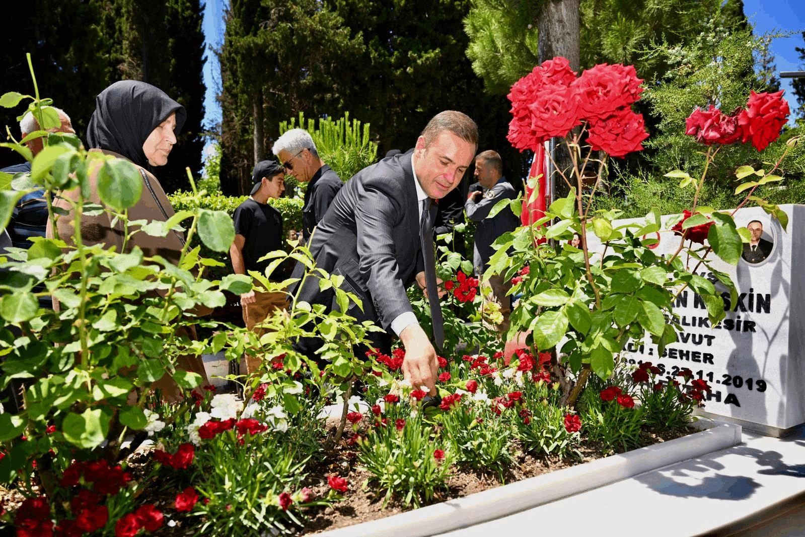 Balıkesir'de Başkan Ahmet Akın şehitleri unutmadı