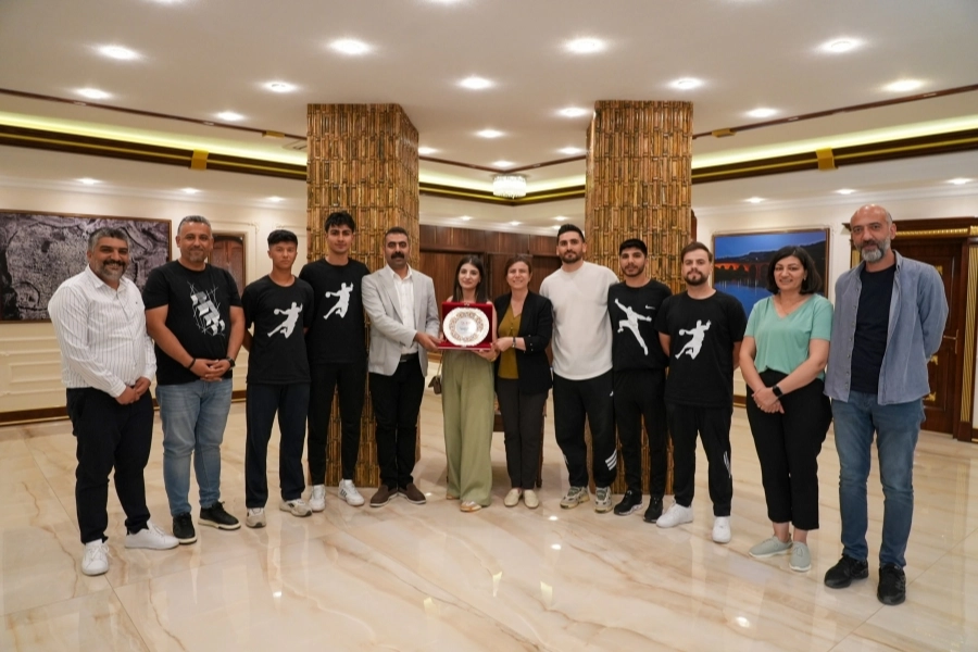 Diyarbakır Büyükşehir şampiyon sporcuları ağırladı