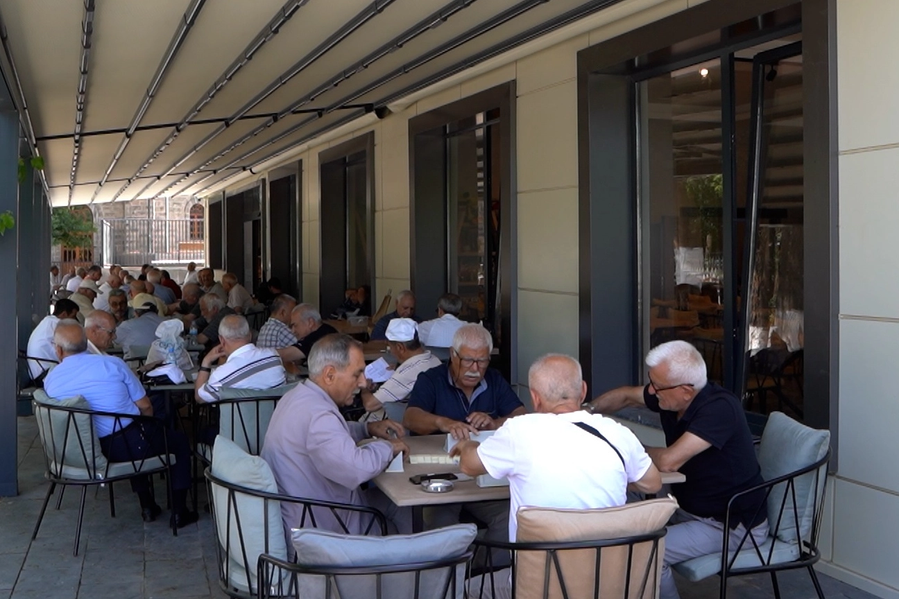 Hizmete giren emekliler lokaline kısa sürede yoğun ilgi