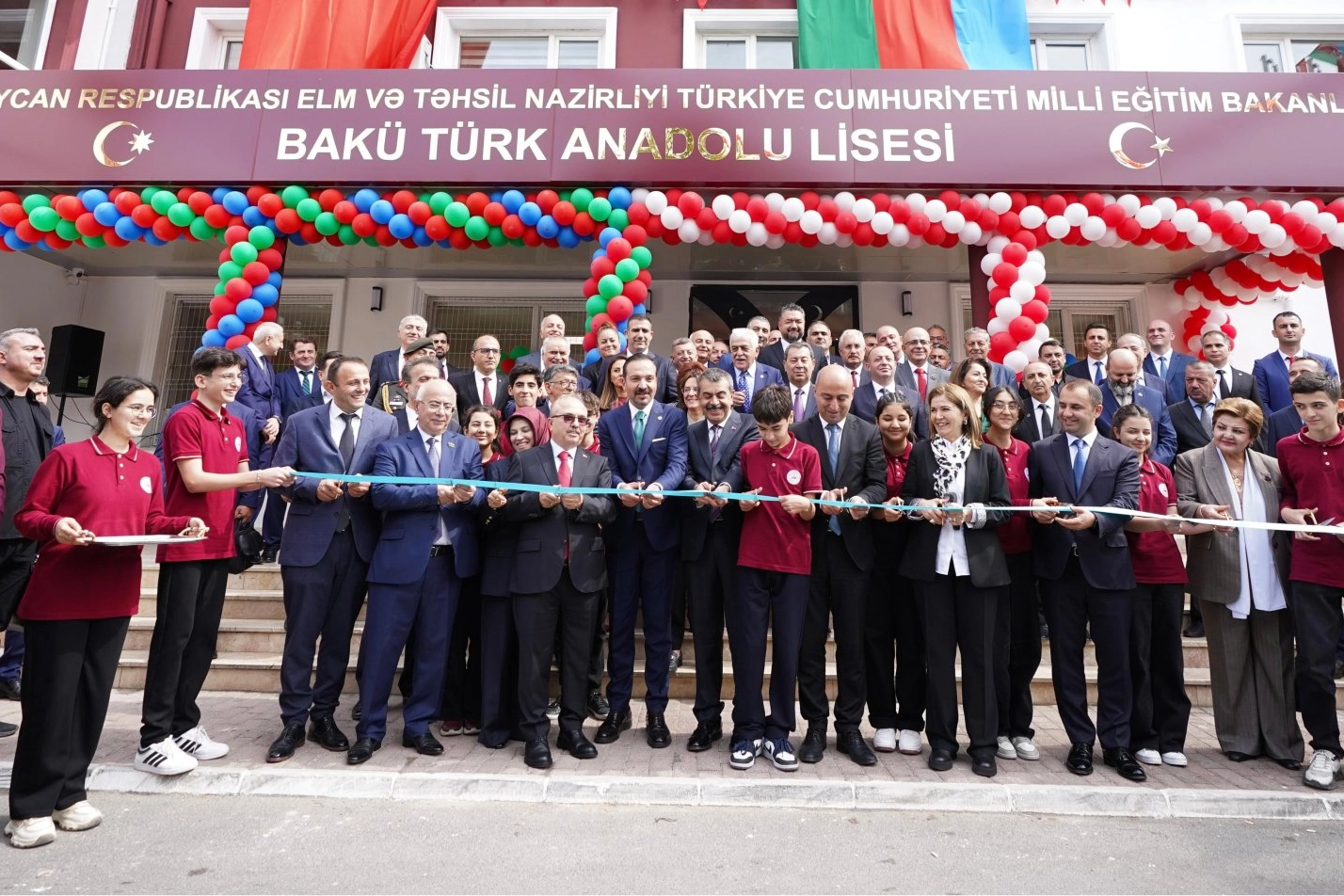 Azerbaycan'da Bakü Türk Anadolu Lisesi törenle açıldı
